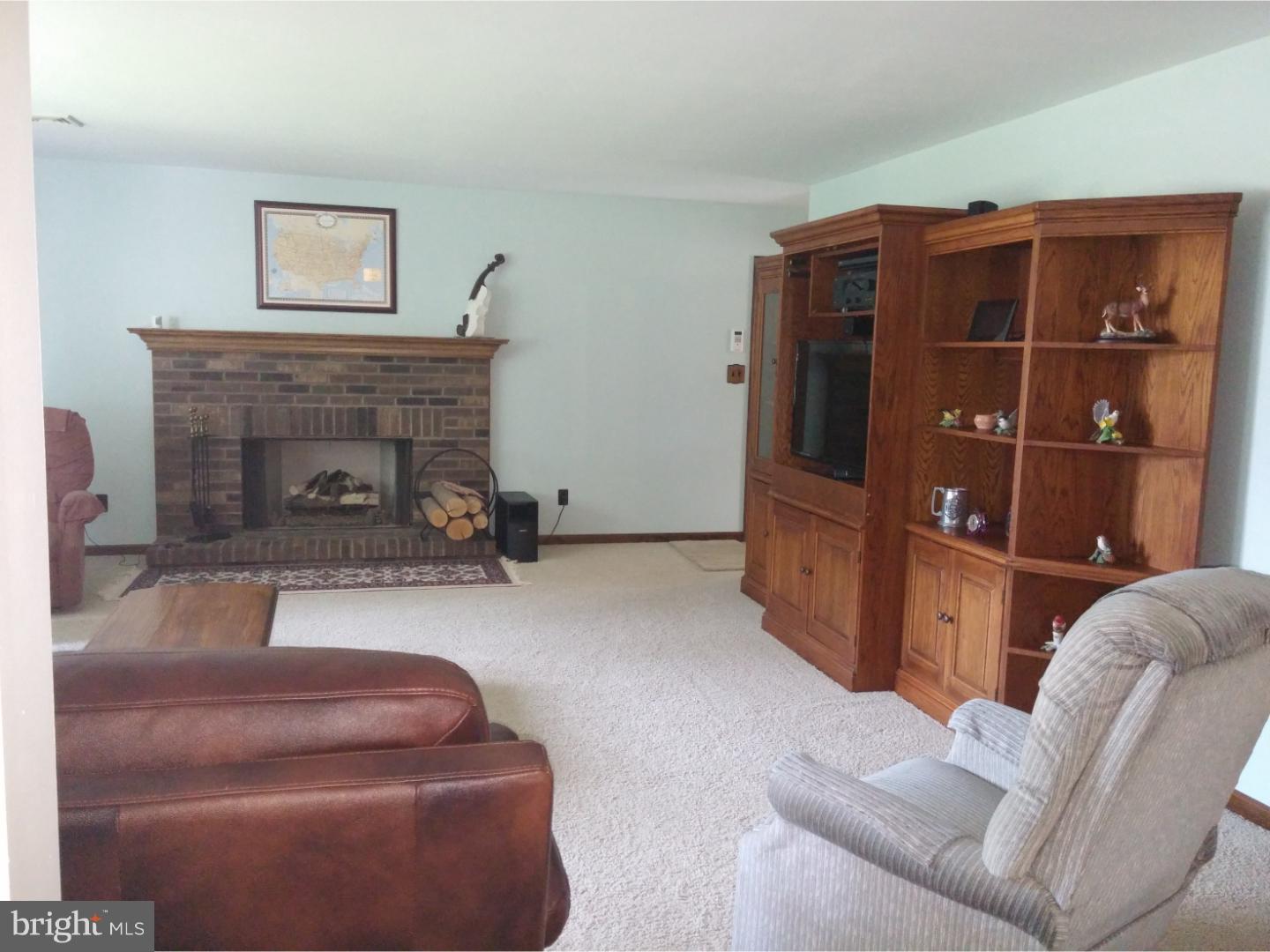 735 Centerton Road Pittsgrove, NJ 08318 - Photo 4 of 22 Living Room
