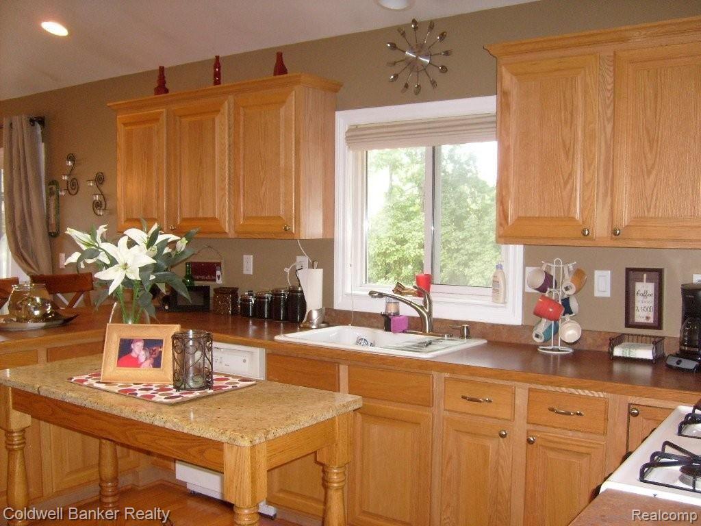 24980 23 Mile Road Macomb, MI 48042 - Photo 7 of 37 Window over sink
