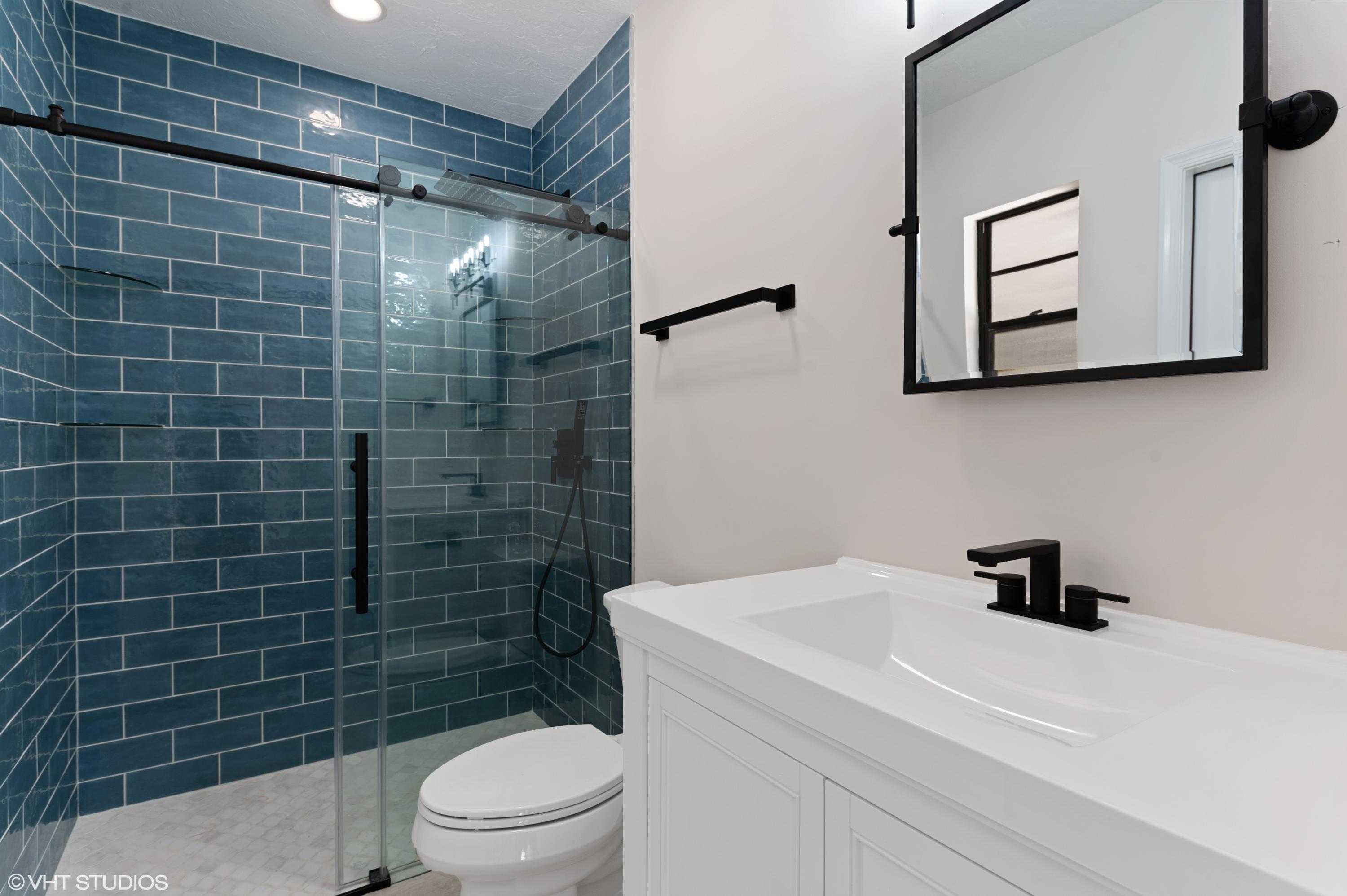 58 Dunbar Road Palm Beach Gardens, FL 33418 - Photo 22 of 36 Guest Bathroom