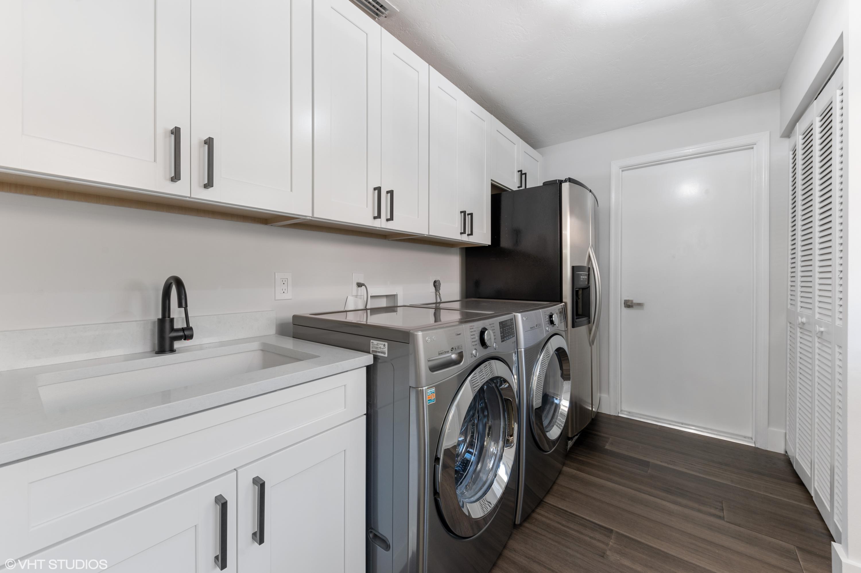 58 Dunbar Road Palm Beach Gardens, FL 33418 - Photo 24 of 36 Laundry Room