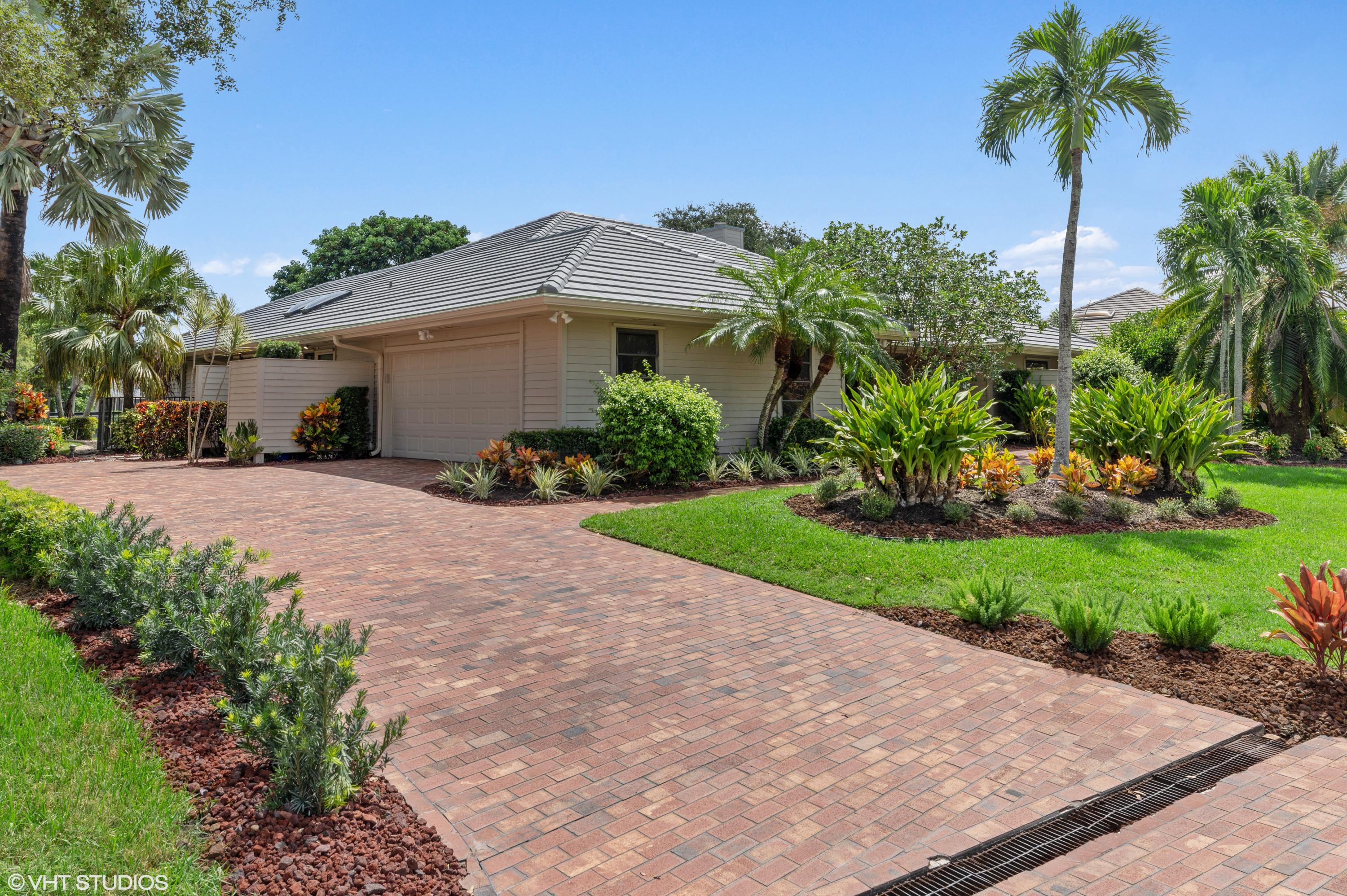 58 Dunbar Road Palm Beach Gardens, FL 33418 - Photo 26 of 36 Driveway