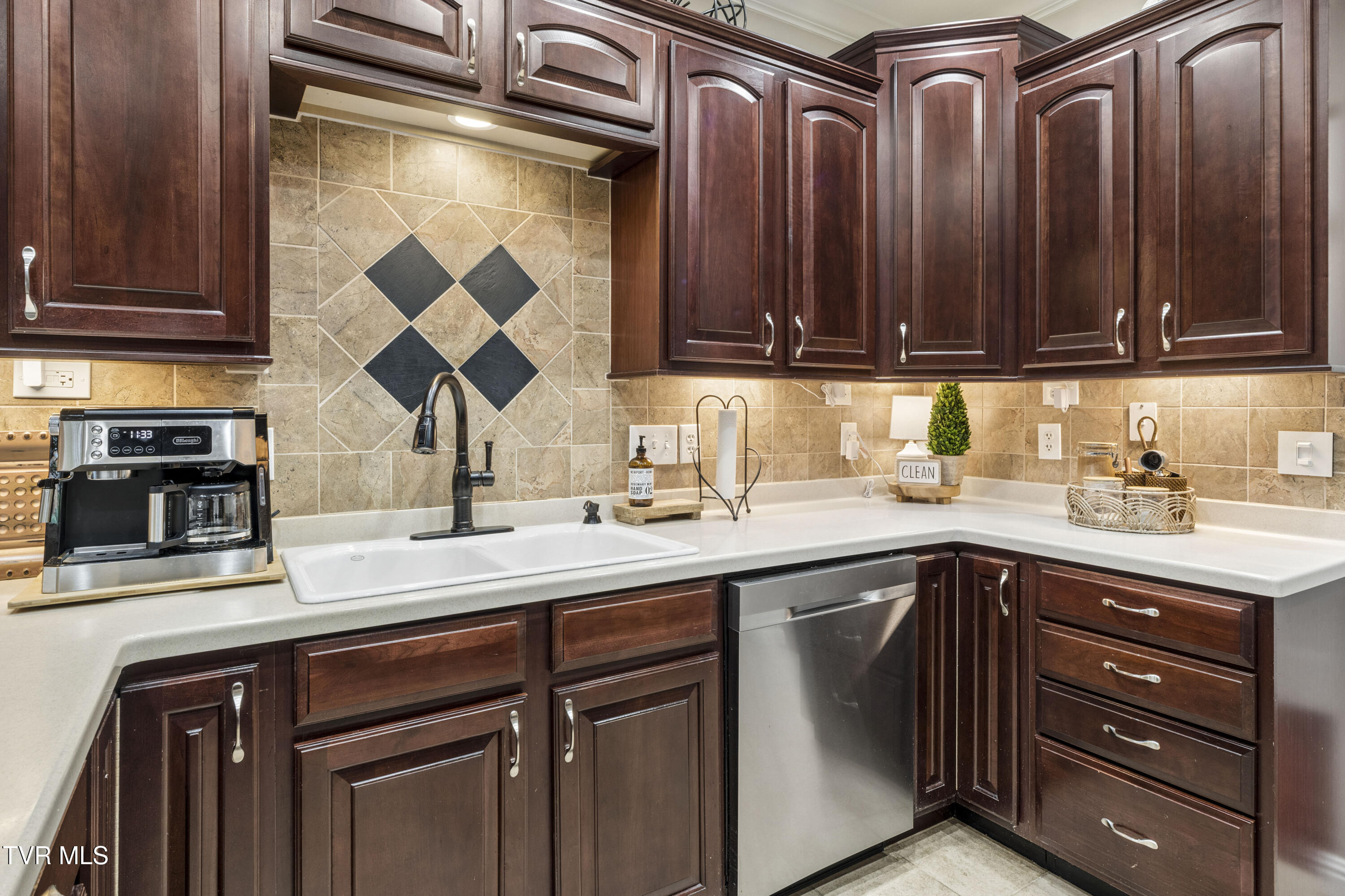 13 East Ridgefield Court Greeneville, TN 37745 - Photo 24 of 73 EeastFRidgefield-16