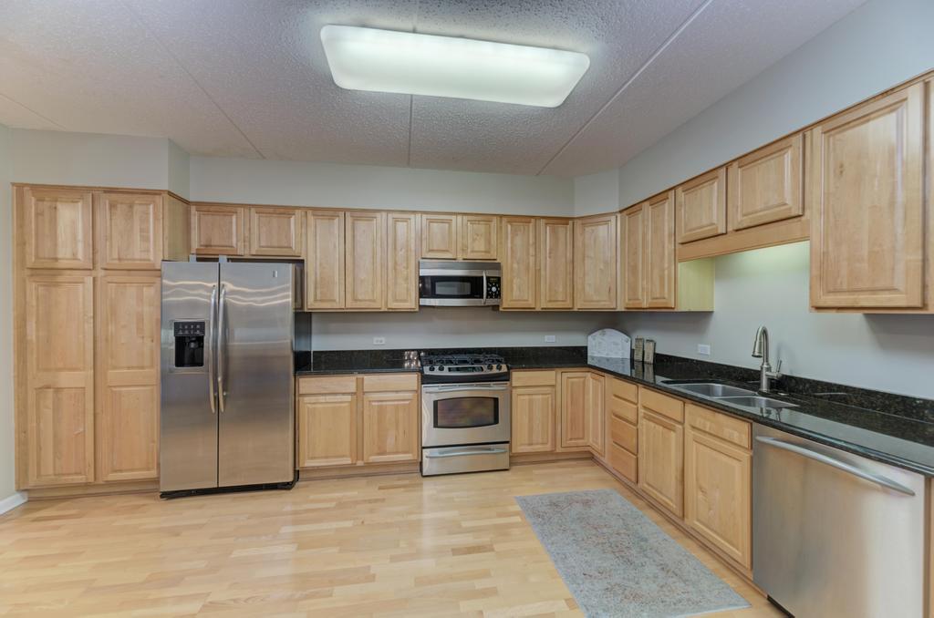 601 West Rand Road, Unit 106 Arlington Heights, IL 60004 - Photo 11 of 29 Gallery Image 11
