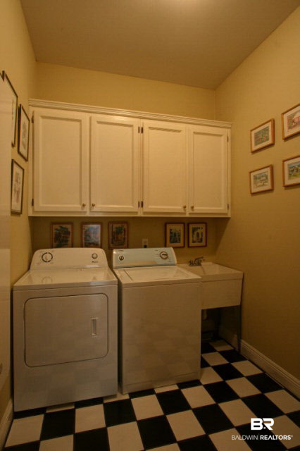 170 Clubhouse Circle Fairhope, AL 36532 - Photo 19 of 38 laundry room