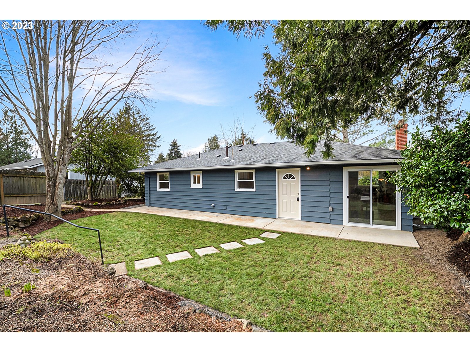 8900 Southwest 69th Avenue Portland, OR 97223 - Photo 25 of 31 a front view of a house with garden