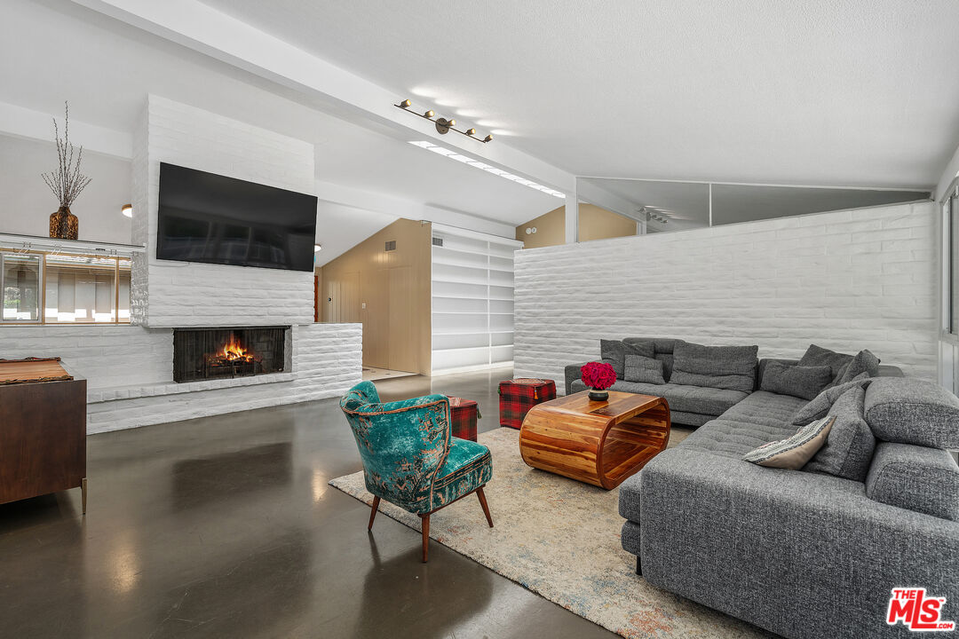 3641 Woodcliff Road Los Angeles, CA 91403 - Photo 6 of 26