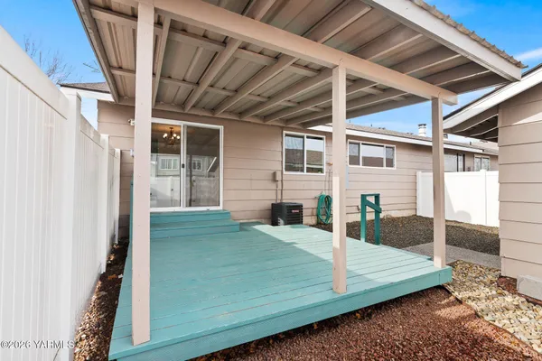 a view of an entrance of the house