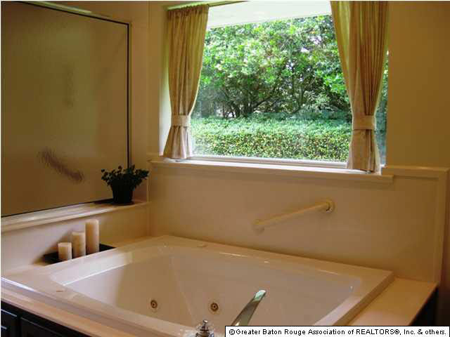 420 Bancroft Way Baton Rouge, LA 70808 - Photo 4 of 31 Gallery Image 4