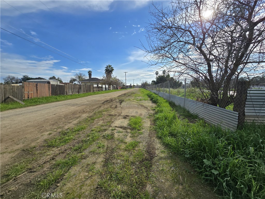 2299 East Childs Avenue Merced, CA 95341 - Photo 3 of 19