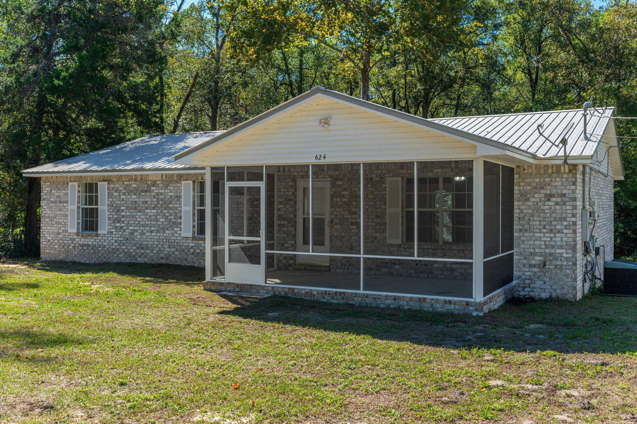624 Hill Street DeFuniak Springs, FL 32435 - Photo 4 of 34 a view of a house with a garden