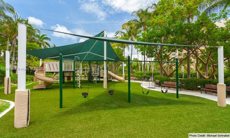 711 Crandon Boulevard, Unit 401 Key Biscayne, FL 33149 - Photo 29 of 29 a view of outdoor space