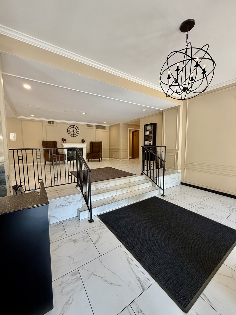 2909 North Sheridan Road, Unit 1212 Chicago, IL 60657 - Photo 5 of 20