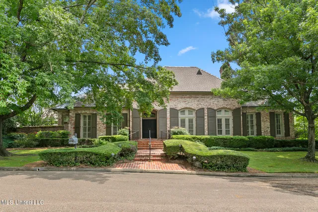 $870,000 | 6 Pecan Hollow Drive, Jackson, MS 39211
