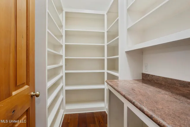 $870,000 | 6 Pecan Hollow Drive, Jackson, MS 39211