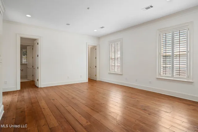 $870,000 | 6 Pecan Hollow Drive, Jackson, MS 39211