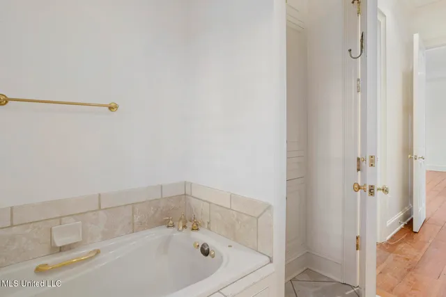 $870,000 | 6 Pecan Hollow Drive, Jackson, MS 39211