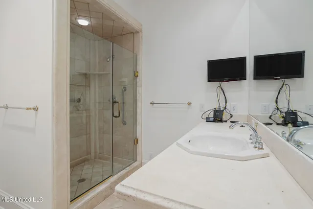 $870,000 | 6 Pecan Hollow Drive, Jackson, MS 39211