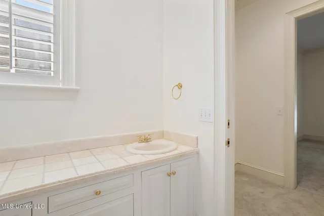 $870,000 | 6 Pecan Hollow Drive, Jackson, MS 39211