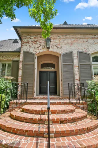 $870,000 | 6 Pecan Hollow Drive, Jackson, MS 39211