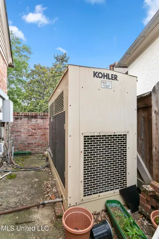 $870,000 | 6 Pecan Hollow Drive, Jackson, MS 39211