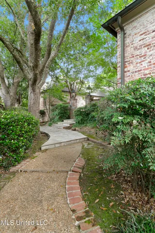 $870,000 | 6 Pecan Hollow Drive, Jackson, MS 39211