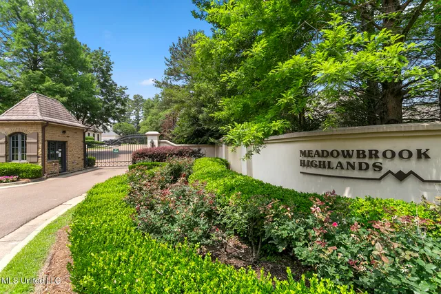 $870,000 | 6 Pecan Hollow Drive, Jackson, MS 39211