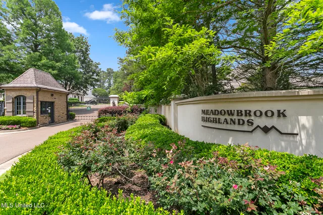 $870,000 | 6 Pecan Hollow Drive, Jackson, MS 39211