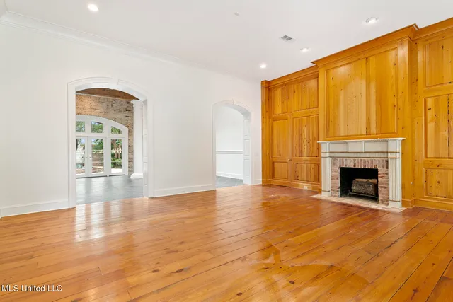 $870,000 | 6 Pecan Hollow Drive, Jackson, MS 39211