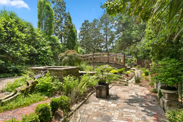 $870,000 | 6 Pecan Hollow Drive, Jackson, MS 39211