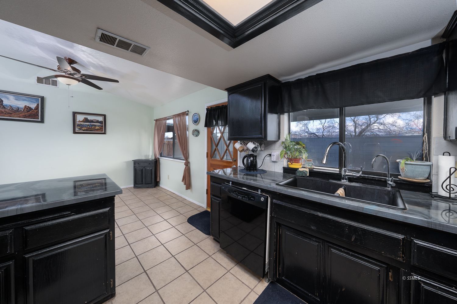 305 Dewalt Avenue Ridgecrest, CA 93555 - Photo 13 of 44