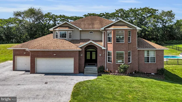 $849,999 | 865 Dry Run Road, Grantville, PA 17028