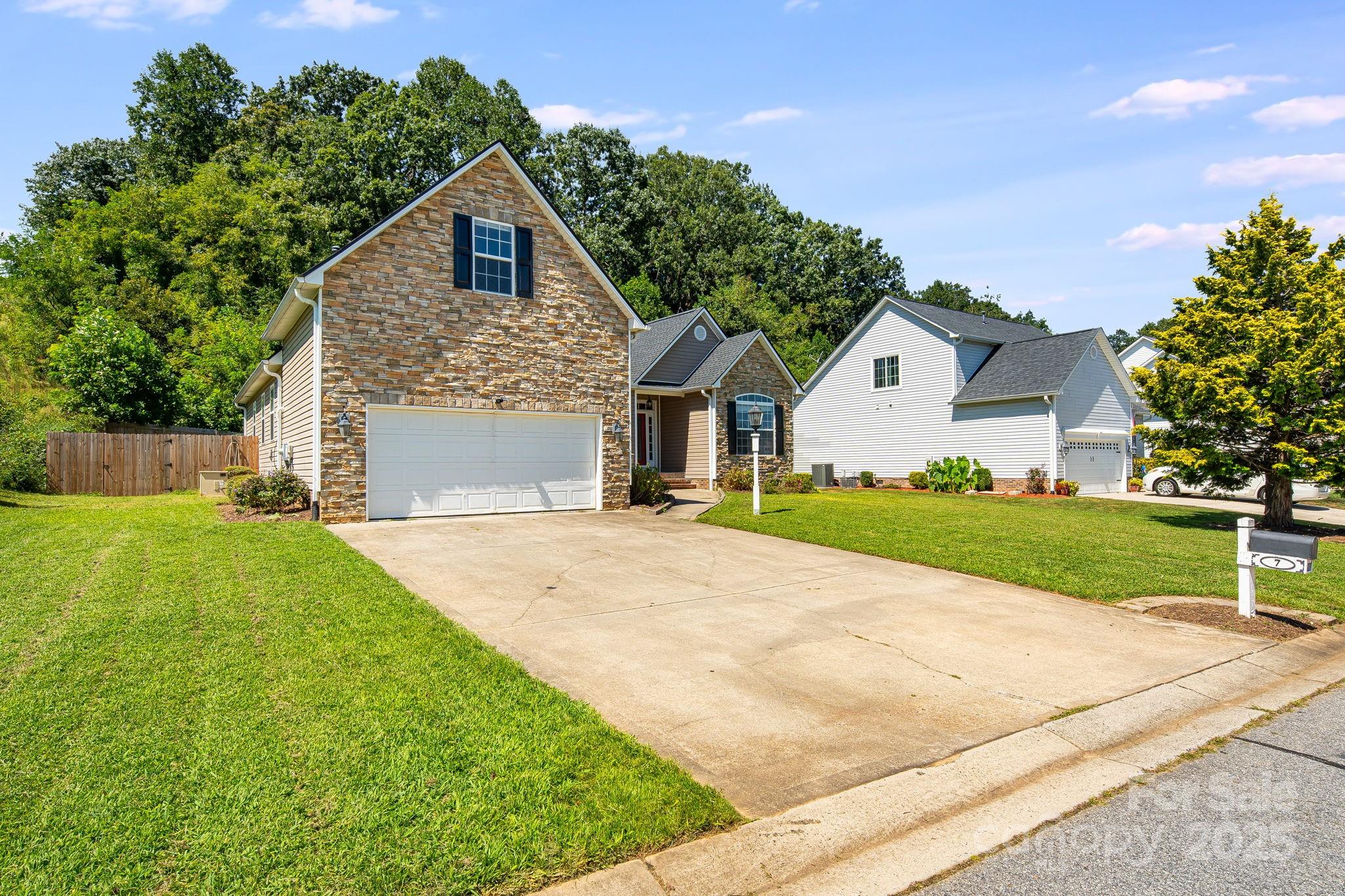 7 Groton Way Arden, NC 28704 - Photo 3 of 34