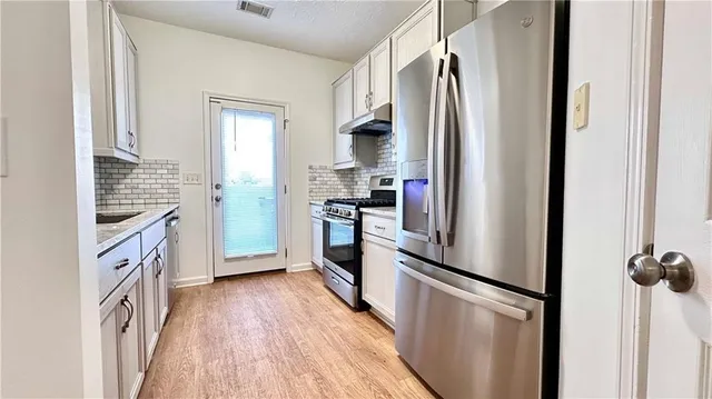 $1,800 | 6243 Shoreview Circle, Flowery Branch, GA 30542