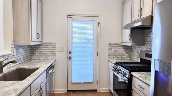 $1,800 | 6243 Shoreview Circle, Flowery Branch, GA 30542