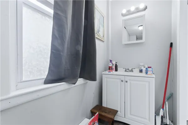 $800,000 | 513 Washington Street, Coventry, RI 02816