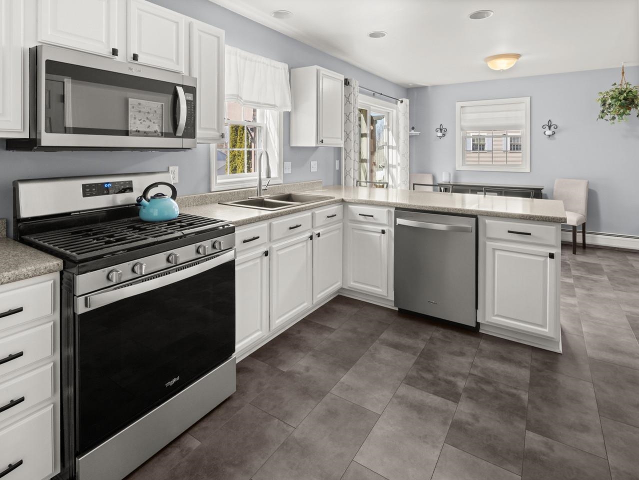 98 Hunting Ridge Lane Milton, VT 05468 - Photo 3 of 24