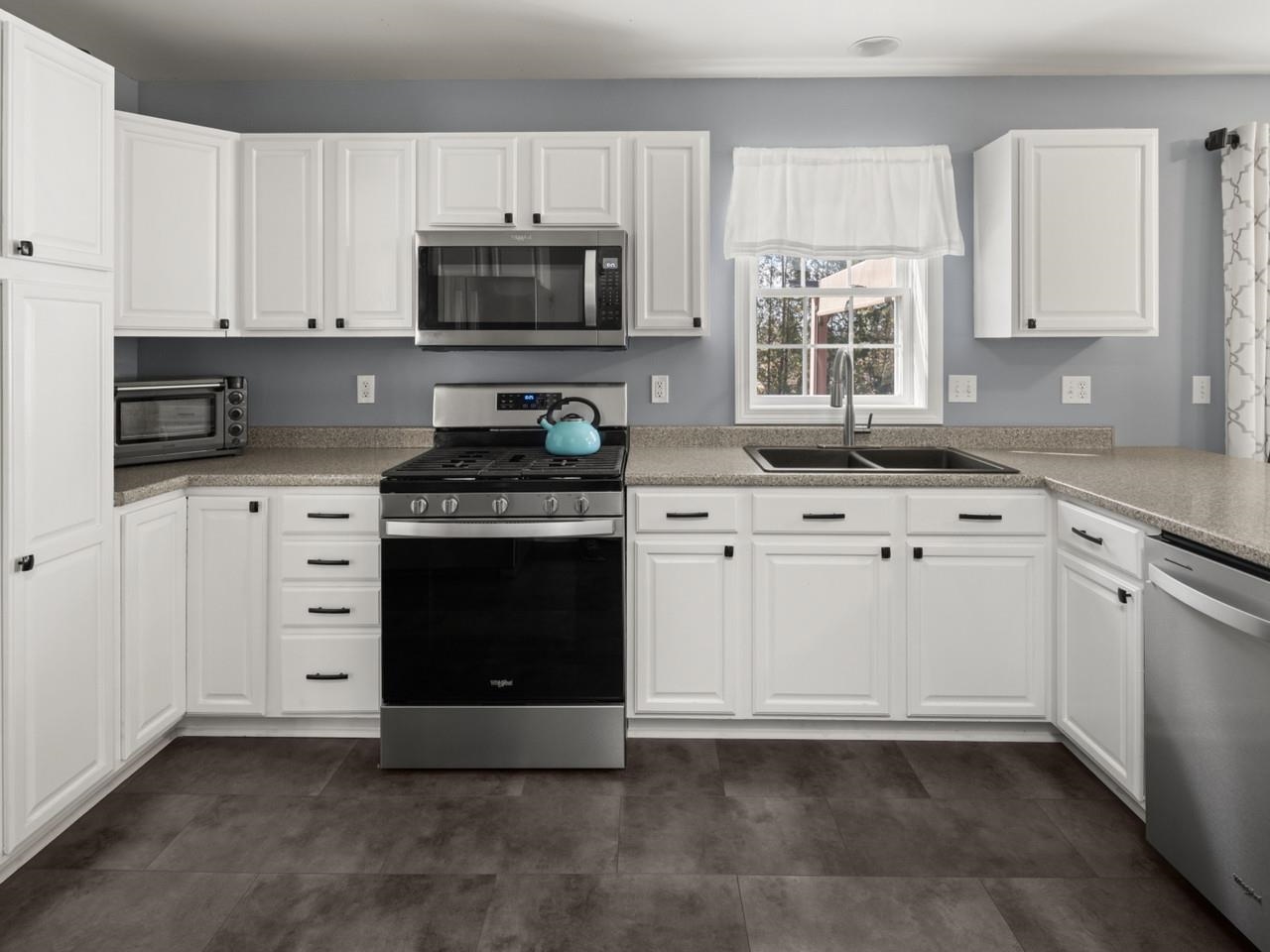 98 Hunting Ridge Lane Milton, VT 05468 - Photo 4 of 24