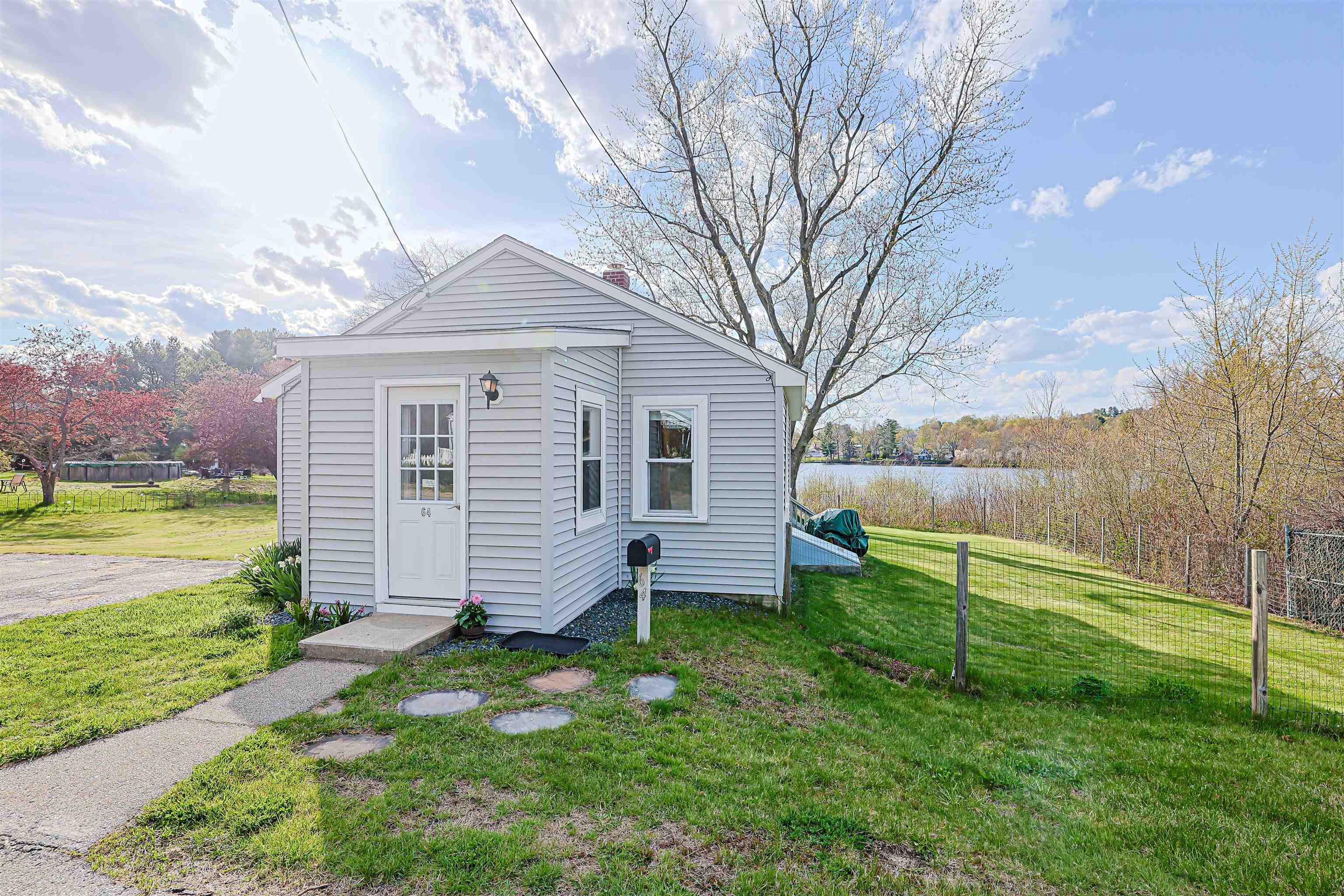 64 School Street Allenstown, NH 03275 - Photo 1 of 26
