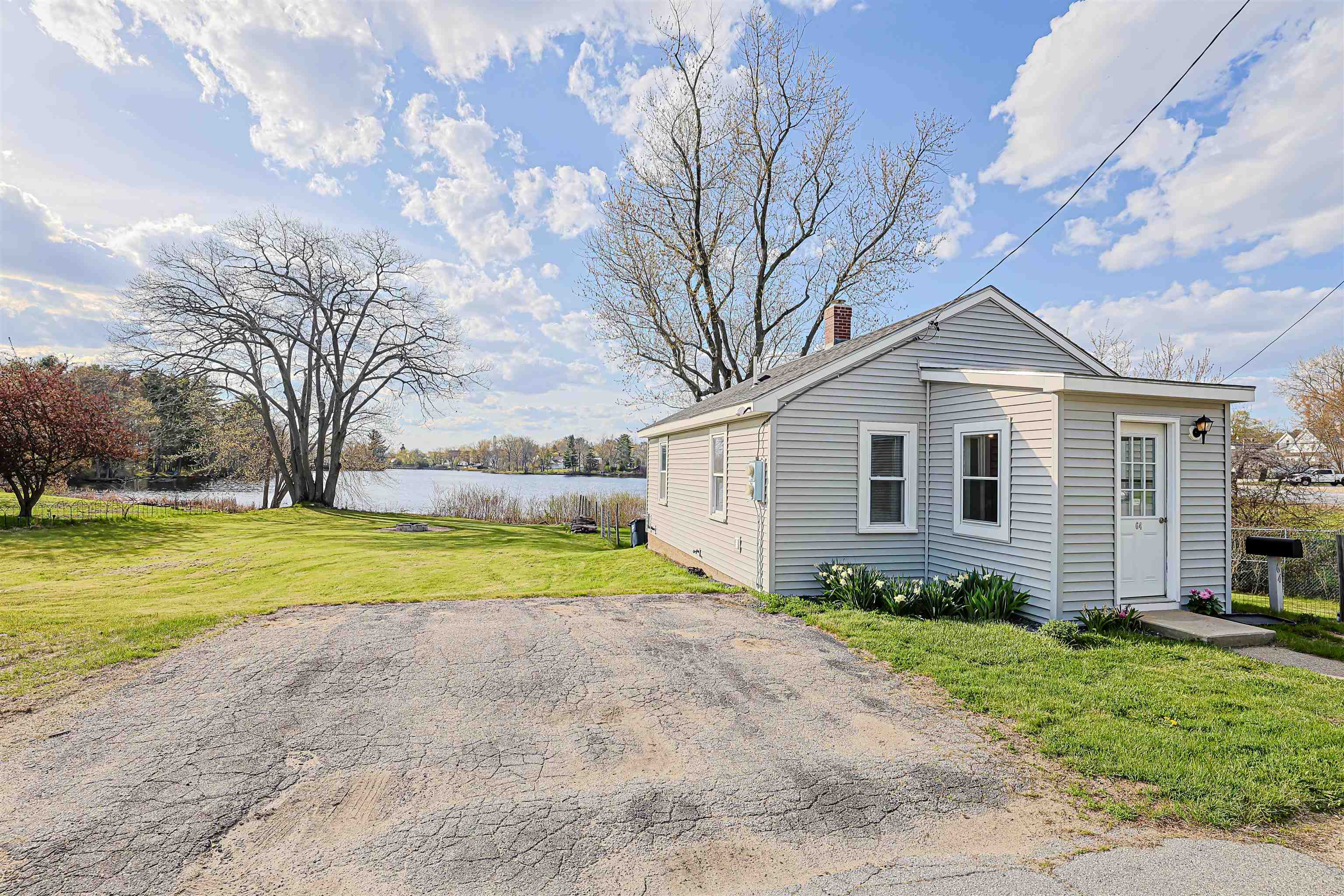 64 School Street Allenstown, NH 03275 - Photo 2 of 26