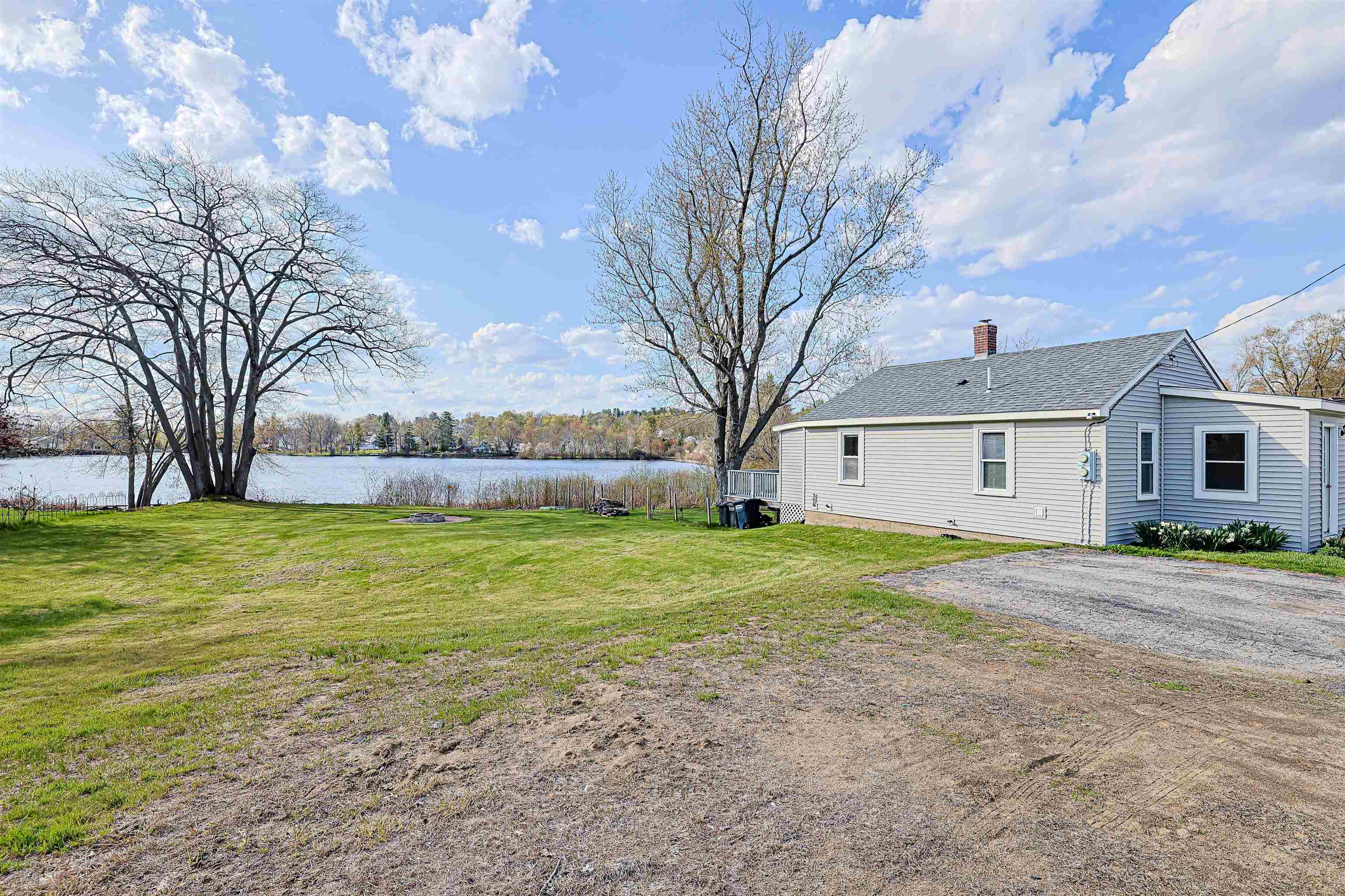 64 School Street Allenstown, NH 03275 - Photo 3 of 26