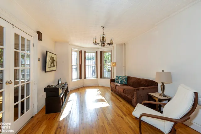 a view of a dinning table and chairs in the patio