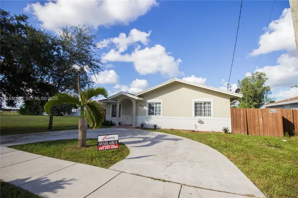 $4,100 | 15650 Northwest 39th Court, Unit 15650, Miami Gardens, FL 33054