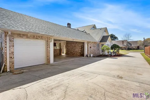 $489,999 | 4421 Lake Lawford Court, Baton Rouge, LA 70816