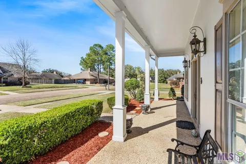 $489,999 | 4421 Lake Lawford Court, Baton Rouge, LA 70816