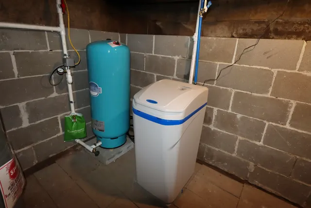 a view of walk in closet