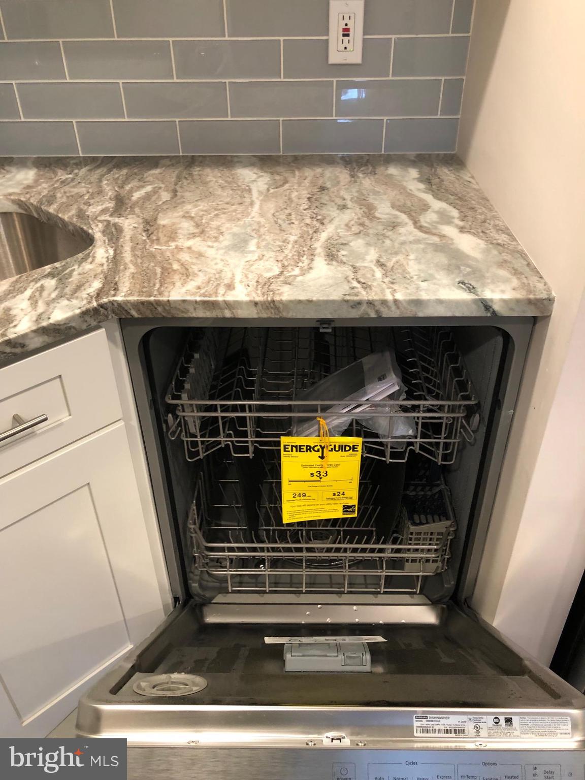 1542 Northgate Square, Unit 21B Reston, VA 20190 - Photo 11 of 37 New Finger-Resistance Stainless Dishwasher