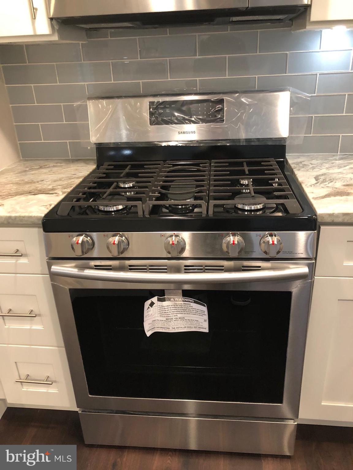 1542 Northgate Square, Unit 21B Reston, VA 20190 - Photo 12 of 37 New Finger-Resistance Stainless Range