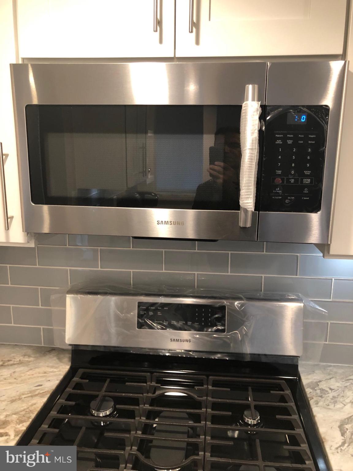 1542 Northgate Square, Unit 21B Reston, VA 20190 - Photo 10 of 37 New Finger-Resistance Stainless Microwave