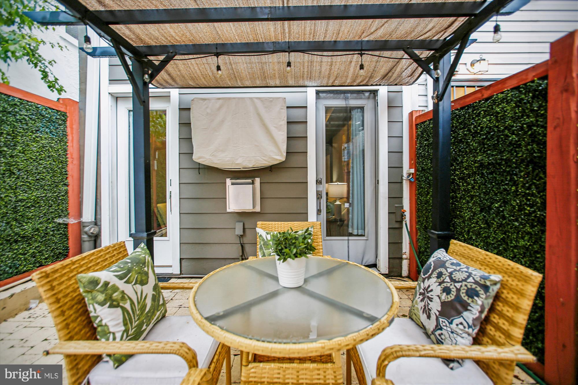 1521 9th Street Northwest Washington, DC 20001 - Photo 17 of 35 a outdoor space with furniture