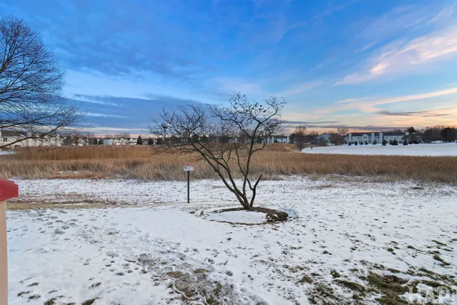 $420,000 | 902 Huntington Drive, Unit 902, Elk Grove Village, IL 60007